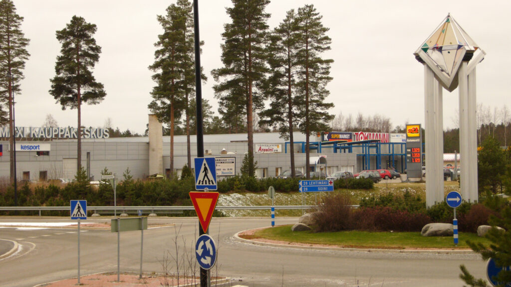 Max-kauppakeskuksen sisämuutos Tokmanniksi - Arkkitehtitoimisto Tuomela, Alajärvi